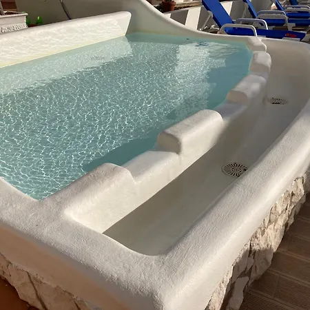 Luxury Private Property-pool, Unique Sun Roof, Free Wifi * ブデンス